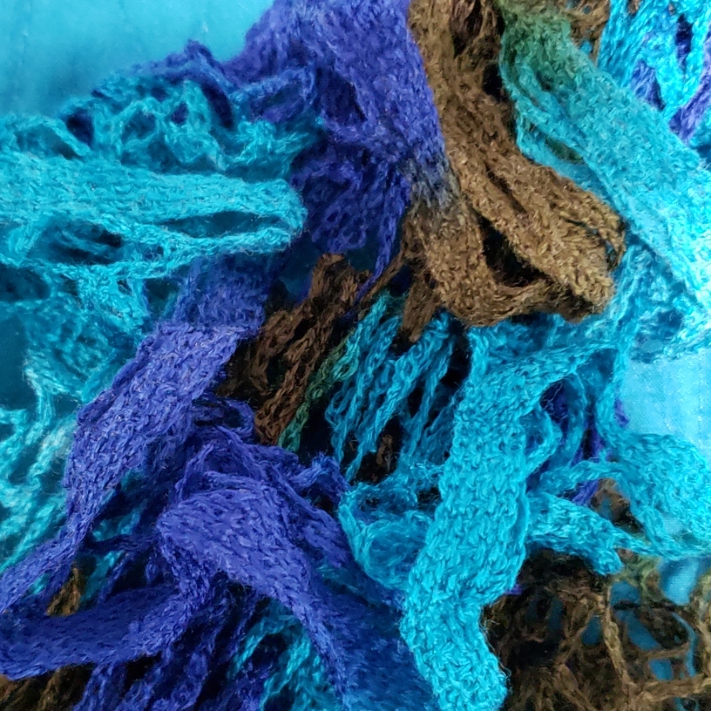 Women's Ruffle Scarf Homemade - Picture 3 of 3